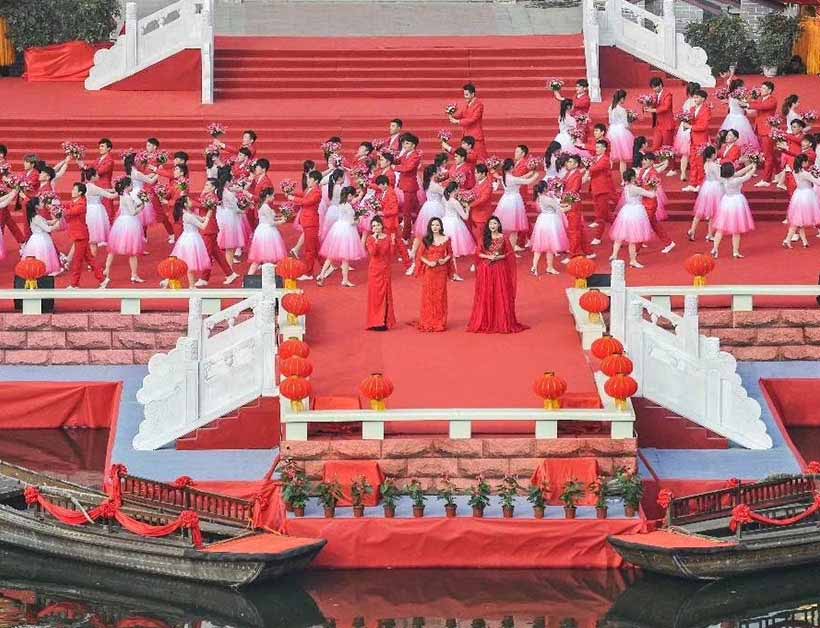 央視唱響新時代，走進臺兒莊雙層水上舞臺